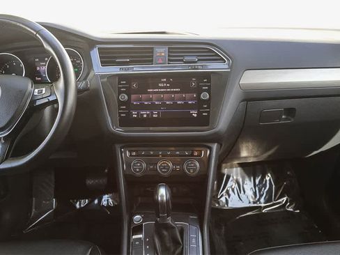 Used 2019 Volkswagen Tiguan SE image 12