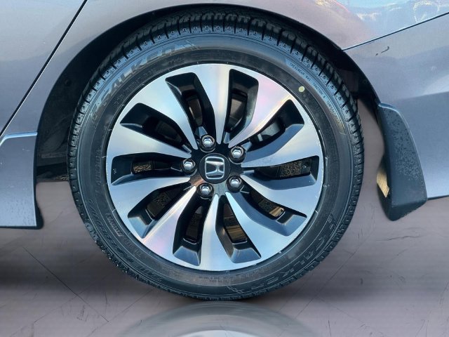 Used 2017 Honda Accord Touring image 6