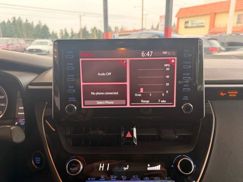 Used 2020 Toyota Corolla LE image 18