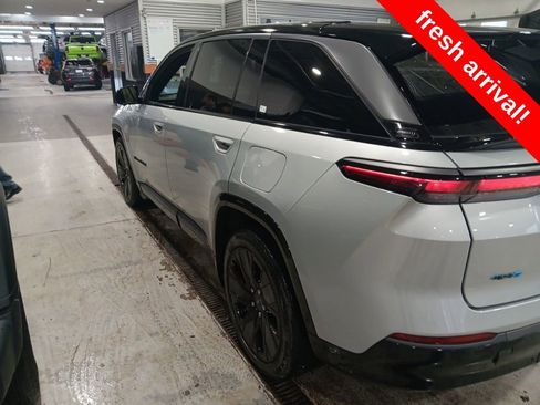 Used 2024 Jeep Wagoneer Launch Edition image 3