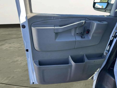 Used 2016 Chevrolet Express 2500 Extended image 10