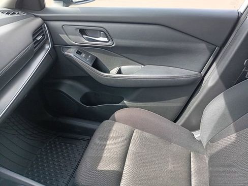 Used 2025 Nissan Rogue SV image 10