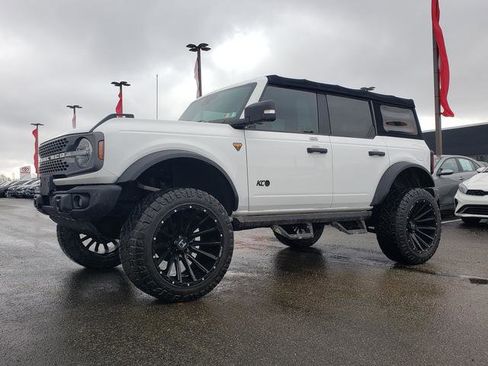 Used 2022 Ford Bronco Badlands image 8