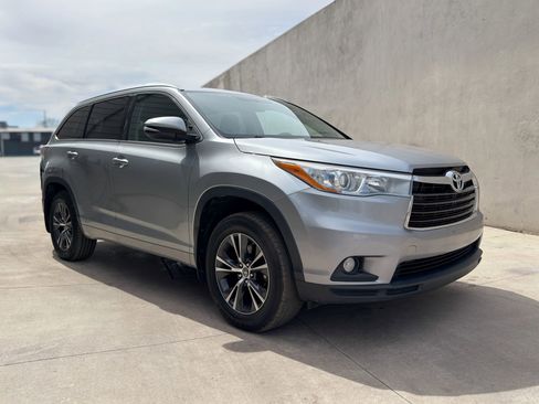 Used 2016 Toyota Highlander XLE image 1