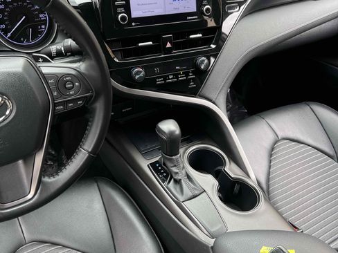 Used 2021 Toyota Camry SE w/ Convenience Package image 60