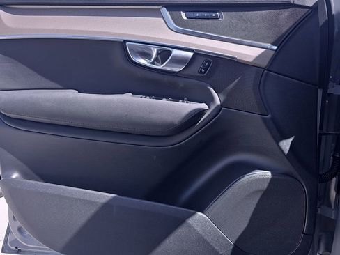 Certified 2025 Volvo XC90 B5 Plus AWD/4WD image 38