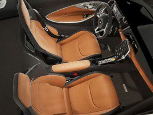 Used 2024 McLaren Artura image 5