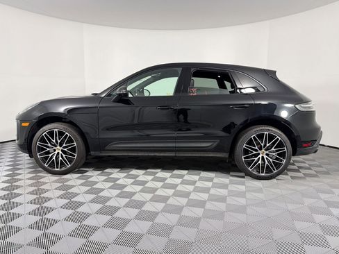 Certified 2023 Porsche Macan AWD/4WD image 2