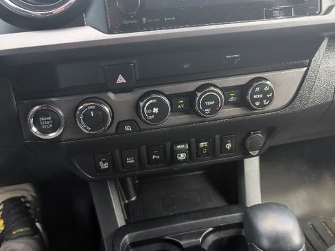 Used 2019 Toyota Tacoma TRD Off-Road w/ Technology Package image 15