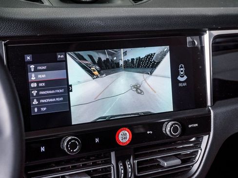 New 2026 Porsche Macan image 23