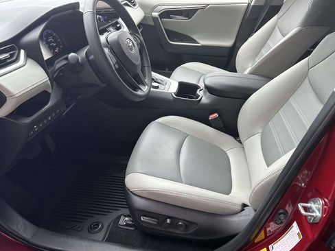 Used 2025 Toyota RAV4 Limited w/ Advanced Technology Package AWD/4WD image 11