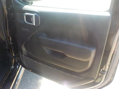 Used 2024 Jeep Gladiator Rubicon w/ Steel Bumper Group AWD/4WD image 14