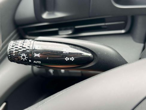 Used 2025 Hyundai Elantra Sport FWD image 6