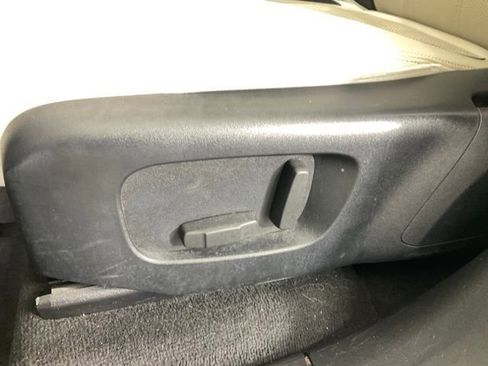 Used 2018 Land Rover Range Rover Velar S image 29