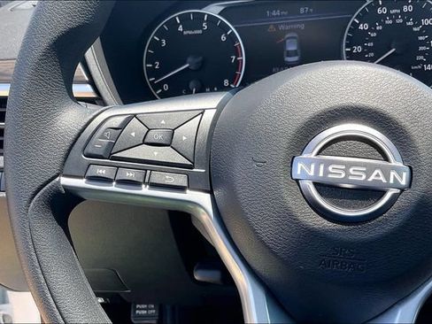 Used 2025 Nissan Altima 2.5 SV FWD image 11