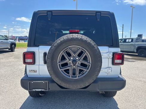 Used 2024 Jeep Wrangler Sport AWD/4WD image 5