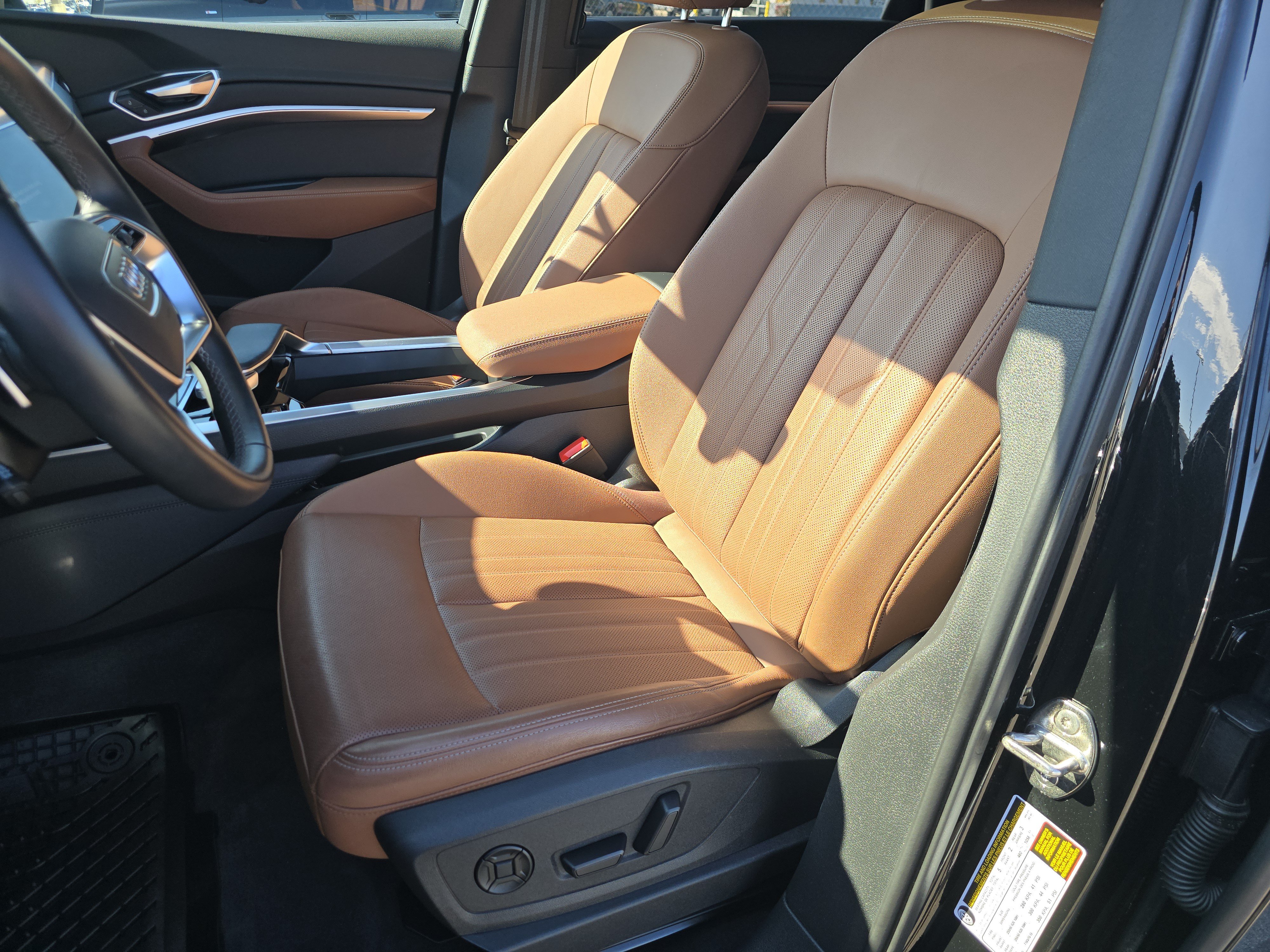 Used 2024 Audi Q8 e-tron Premium Plus AWD/4WD image 23