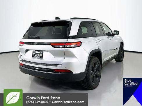 Used 2024 Jeep Grand Cherokee Altitude image 10