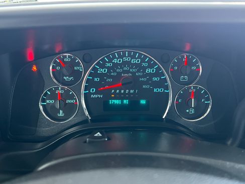Used 2025 Chevrolet Express 3500 LT w/ LT Preferred Equipment Group RWD image 24