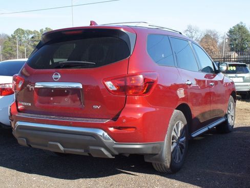 Used 2020 Nissan Pathfinder SV image 4