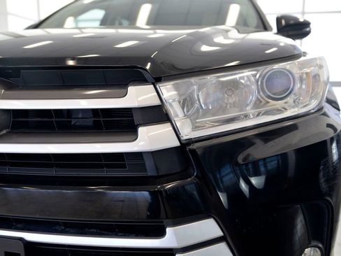 Used 2019 Toyota Highlander XLE image 11