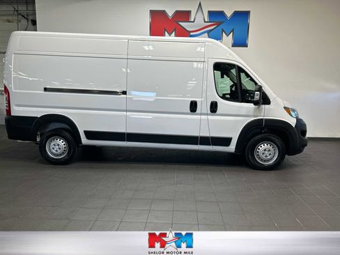 Used 2025 RAM ProMaster 2500 w/ Convenience Group FWD image 1