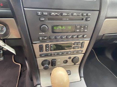 Used 2005 Ford Thunderbird image 19