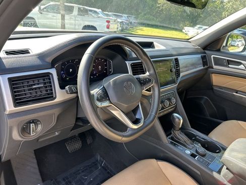 Certified 2022 Volkswagen Atlas Cross Sport SE image 17