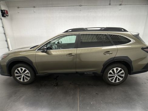 Used 2024 Subaru Outback Premium AWD/4WD image 5