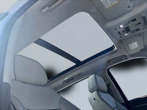 Used 2022 GMC Yukon XL Denali image 28