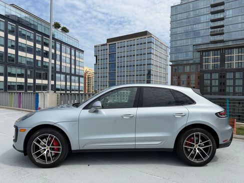Used 2023 Porsche Macan S AWD/4WD image 2