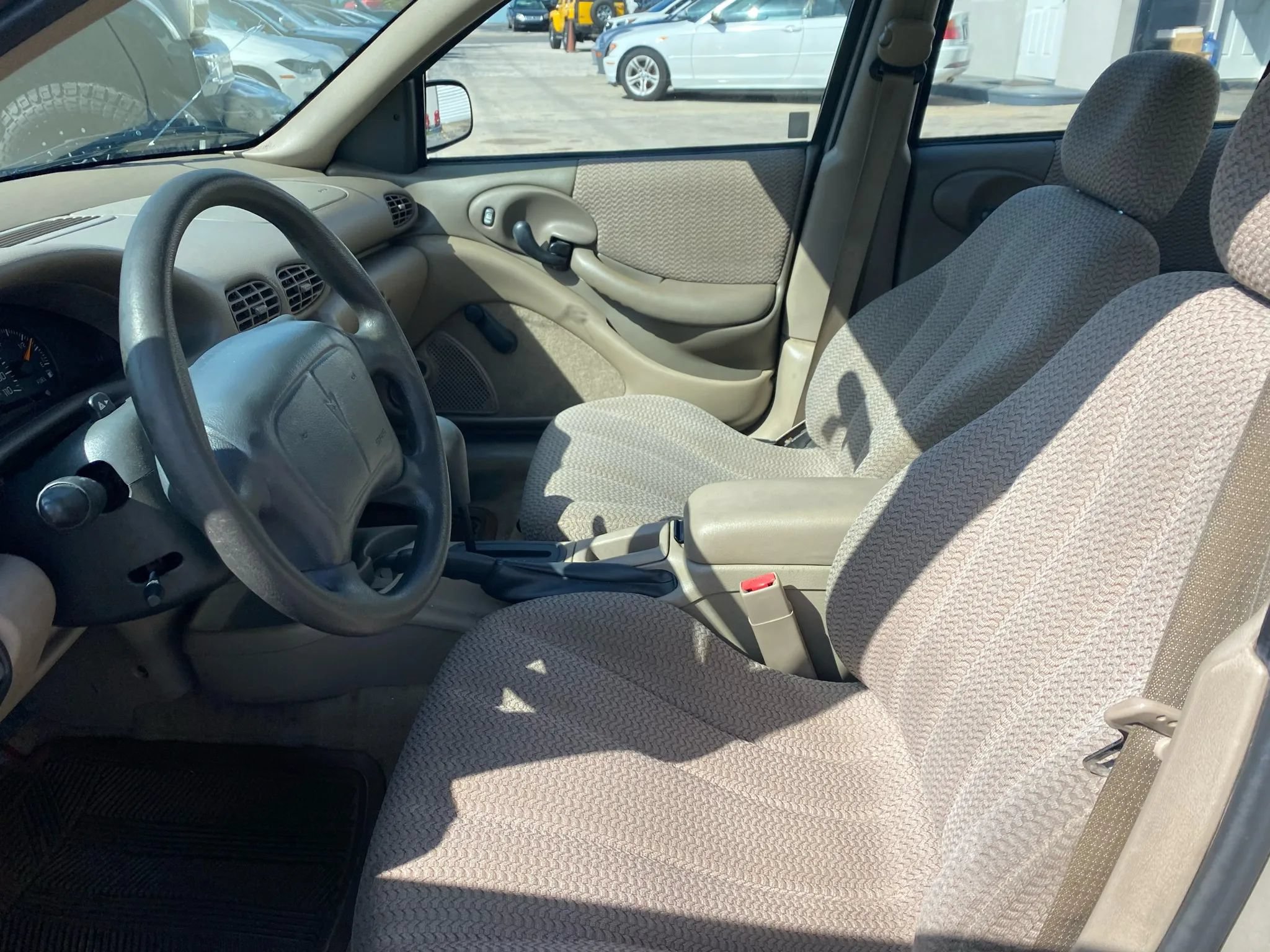 Used 2002 Pontiac Sunfire SE FWD image 12