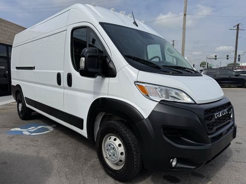 Used 2024 RAM ProMaster 2500 w/ Convenience Group FWD image 3