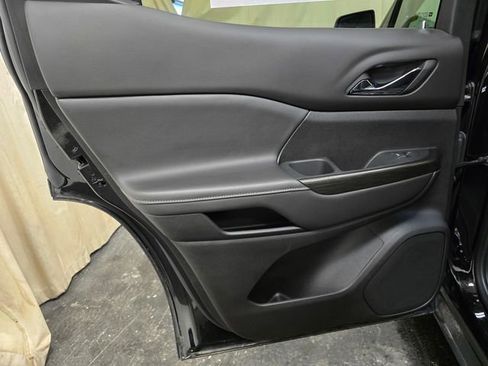 Used 2023 GMC Acadia SLT w/ Elevation Edition image 32