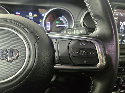 Used 2022 Jeep Wrangler Unlimited Sahara image 16