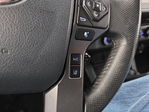 Used 2019 Toyota Tacoma TRD Off-Road image 43