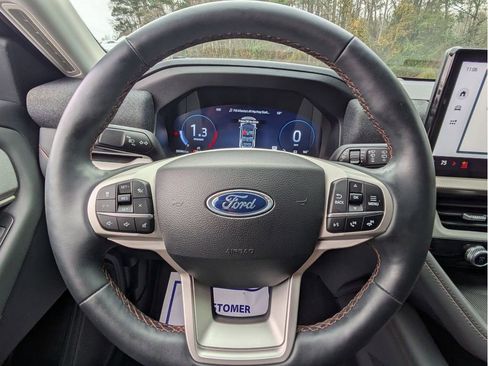 Used 2025 Ford Explorer Active w/ Active Comfort Package image 17