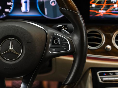 Used 2018 Mercedes-Benz E 400 4MATIC Wagon w/ Premium 2 Package image 17