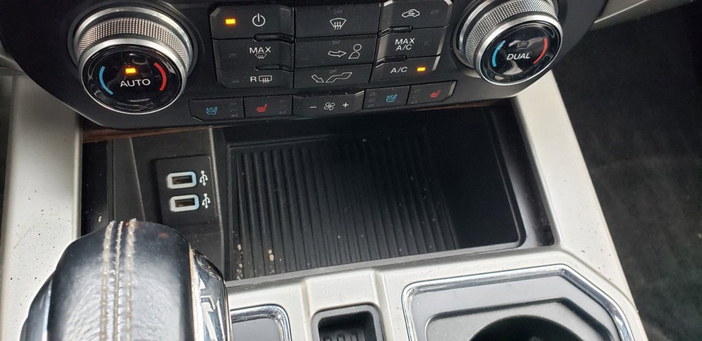 Used 2019 Ford F150 Lariat w/ Equipment Group 502A Luxury AWD/4WD image 18