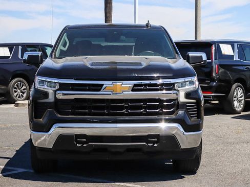 Used 2022 Chevrolet Silverado 1500 LT AWD/4WD image 2