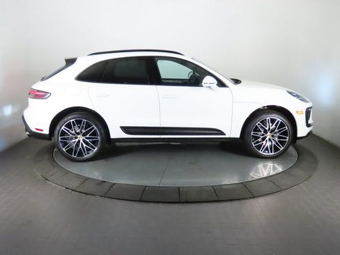 Certified 2026 Porsche Macan AWD/4WD image 8