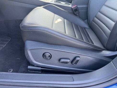 Used 2024 Volkswagen Jetta SE FWD image 6