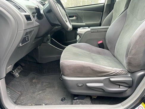 Used 2014 Toyota Prius V Three image 6