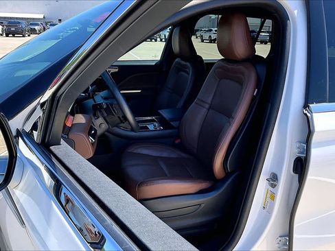 Used 2024 Lincoln Aviator Reserve w/ Elements Package Plus RWD image 8