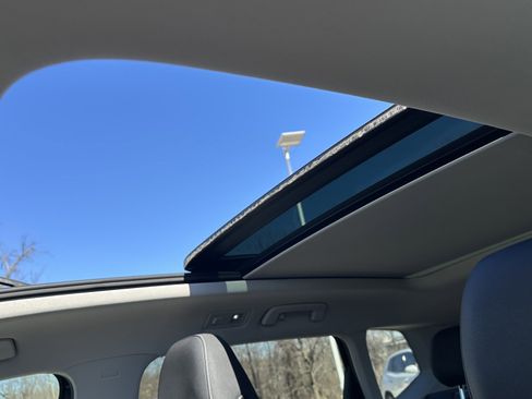 Used 2024 Volkswagen Taos SE w/ Panoramic Sunroof Package image 29