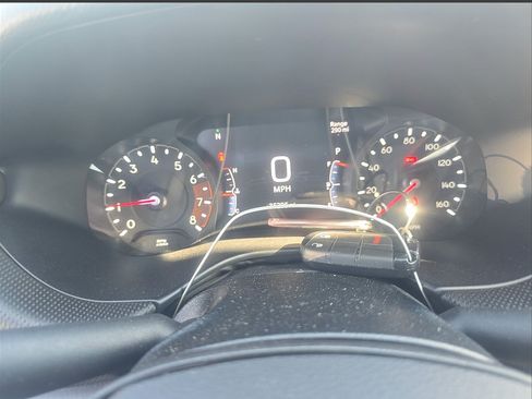Used 2025 Jeep Compass Trailhawk AWD/4WD image 21