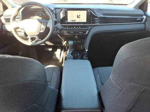 Used 2025 Toyota Camry LE FWD image 33