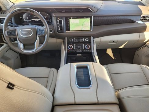 Used 2023 GMC Yukon Denali w/ Denali Reserve Package image 11