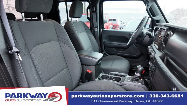 Used 2023 Jeep Gladiator Sport AWD/4WD image 15