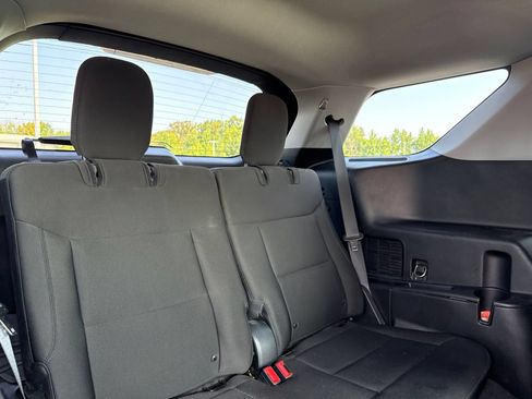 Used 2020 Ford Explorer XLT w/ Comfort Package AWD/4WD image 18